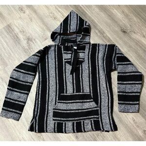 Unisex medium black and‎ white NWOT poncho